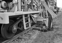 846791 Detail van een machine voor de vernieuwing van de bovenbouw van het spoor op de bovenbouwtentoonstelling ...